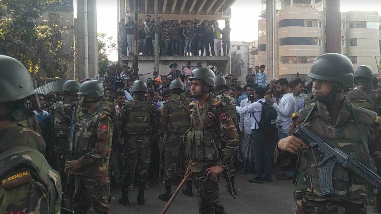 মহাখালীতে অটোরিকশা চালকদের ধাওয়া দিল সেনাবাহিনী