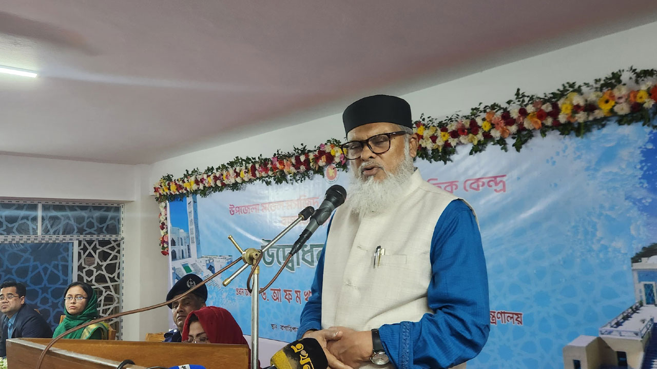 সংখ্যালঘুদের নিরাপত্তা দিতে সরকার প্রতিশ্রুতিবদ্ধ : ধর্ম উপদেষ্ট