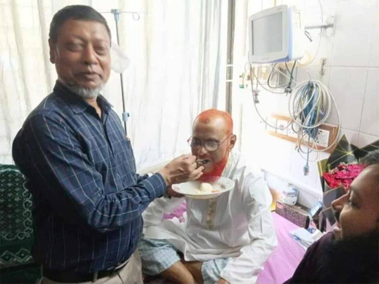 খালাসের রায়ে কারা হাসপাতালে মিষ্টিমুখ করলেন এটিএম আজহার