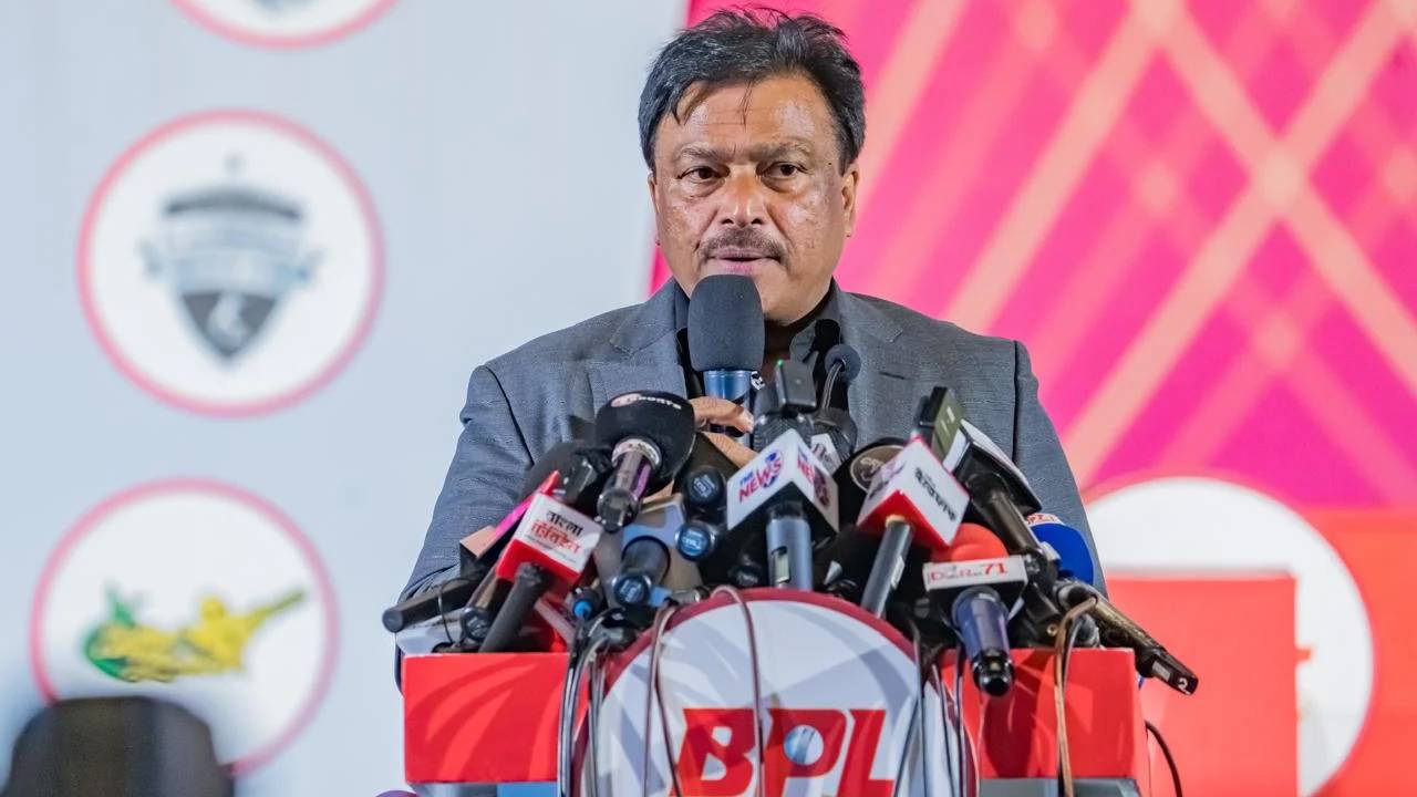 কারণ খুঁজে পাচ্ছি