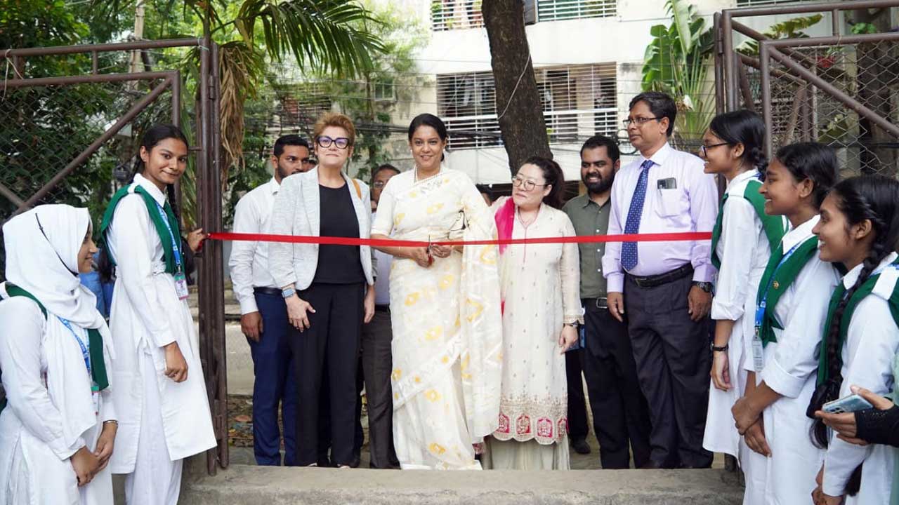 বায়ুদূষণ একদিনে দূর করা সম্ভব নয় : পরিবেশ উপদেষ্টা