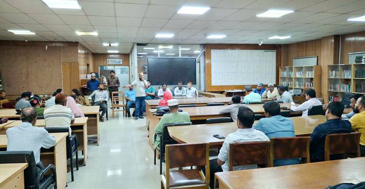 এক ঘণ্টা কর্মবিরতি পালন করলেন সরকারি কর্মচারীরা