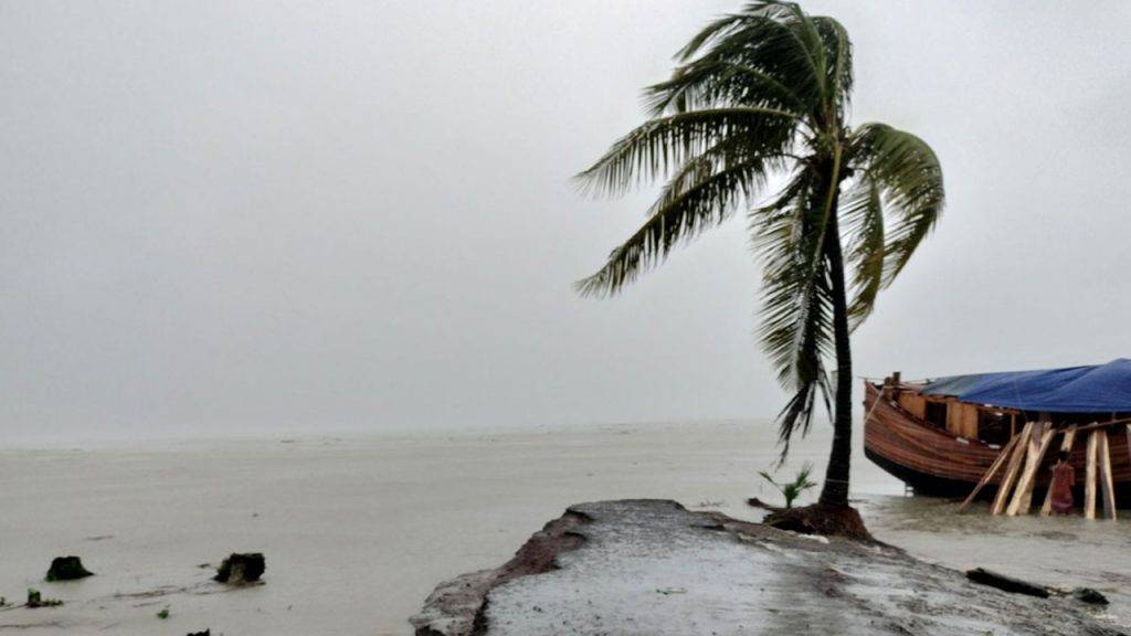 নৌযান চলাচলে নিষেধাজ্ঞা