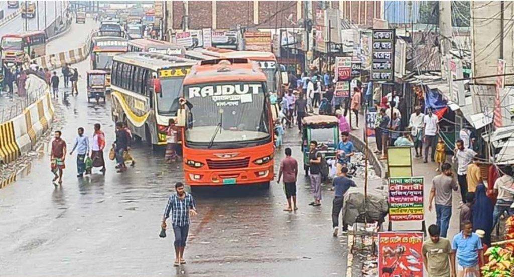 মহাসড়কে যানবাহন