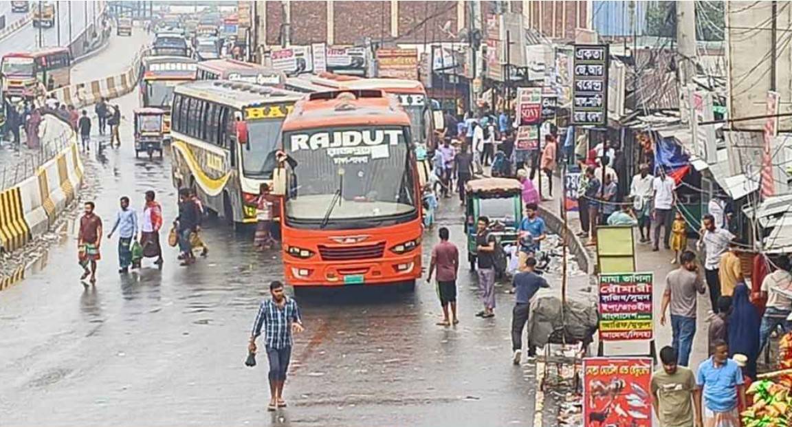 মহাসড়কে যানবাহন