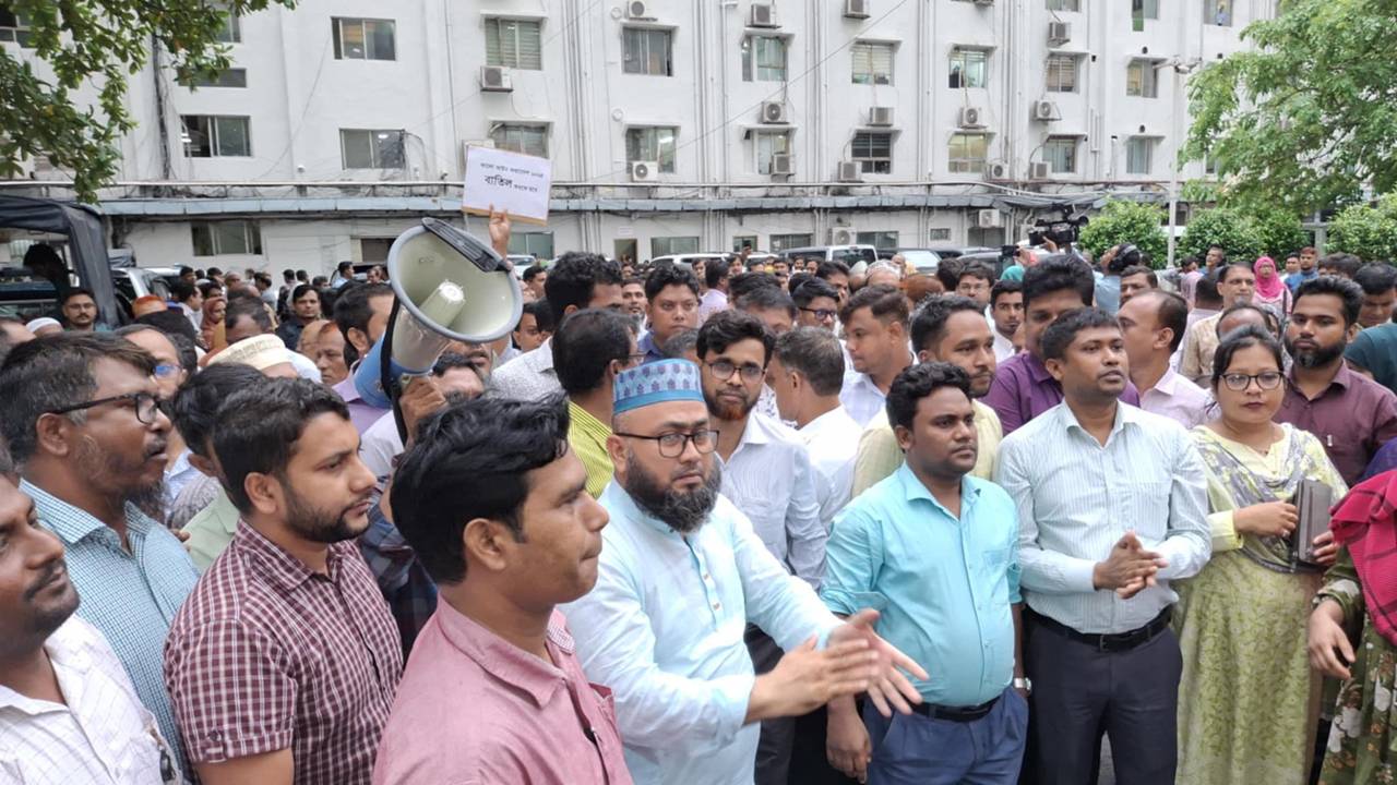 সচিবালয়ের কর্মচারীরা
