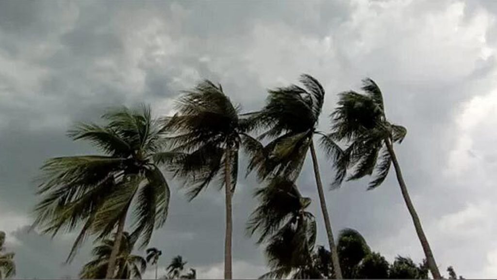 অঞ্চলে ঝড়ের আভাস